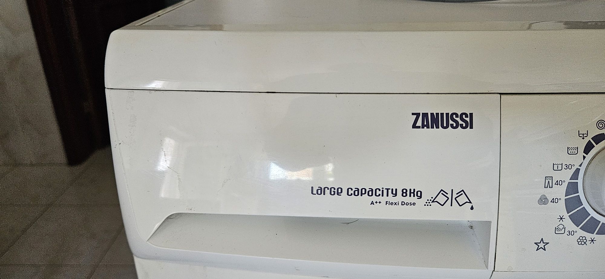 Vendo maquina de lavar roupa Zanussi de 8Kg