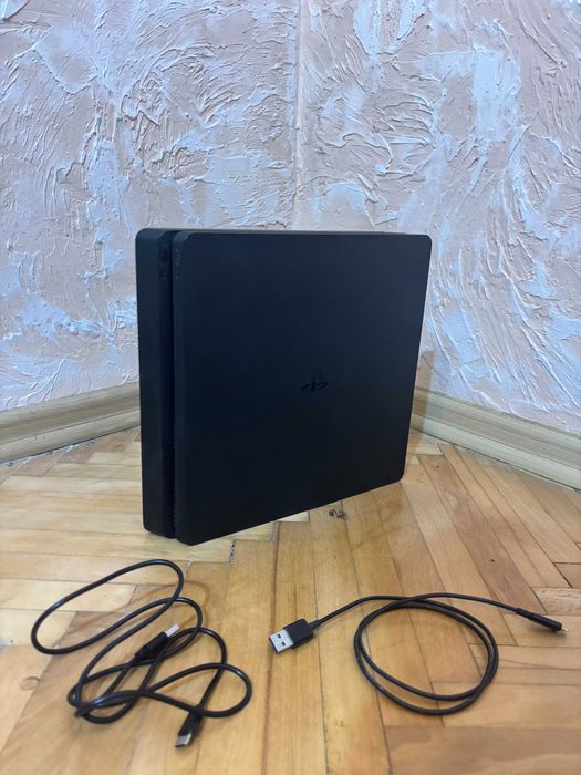 PS4 Slim 500 GB + 9 ігор і 2.5 джойстика
