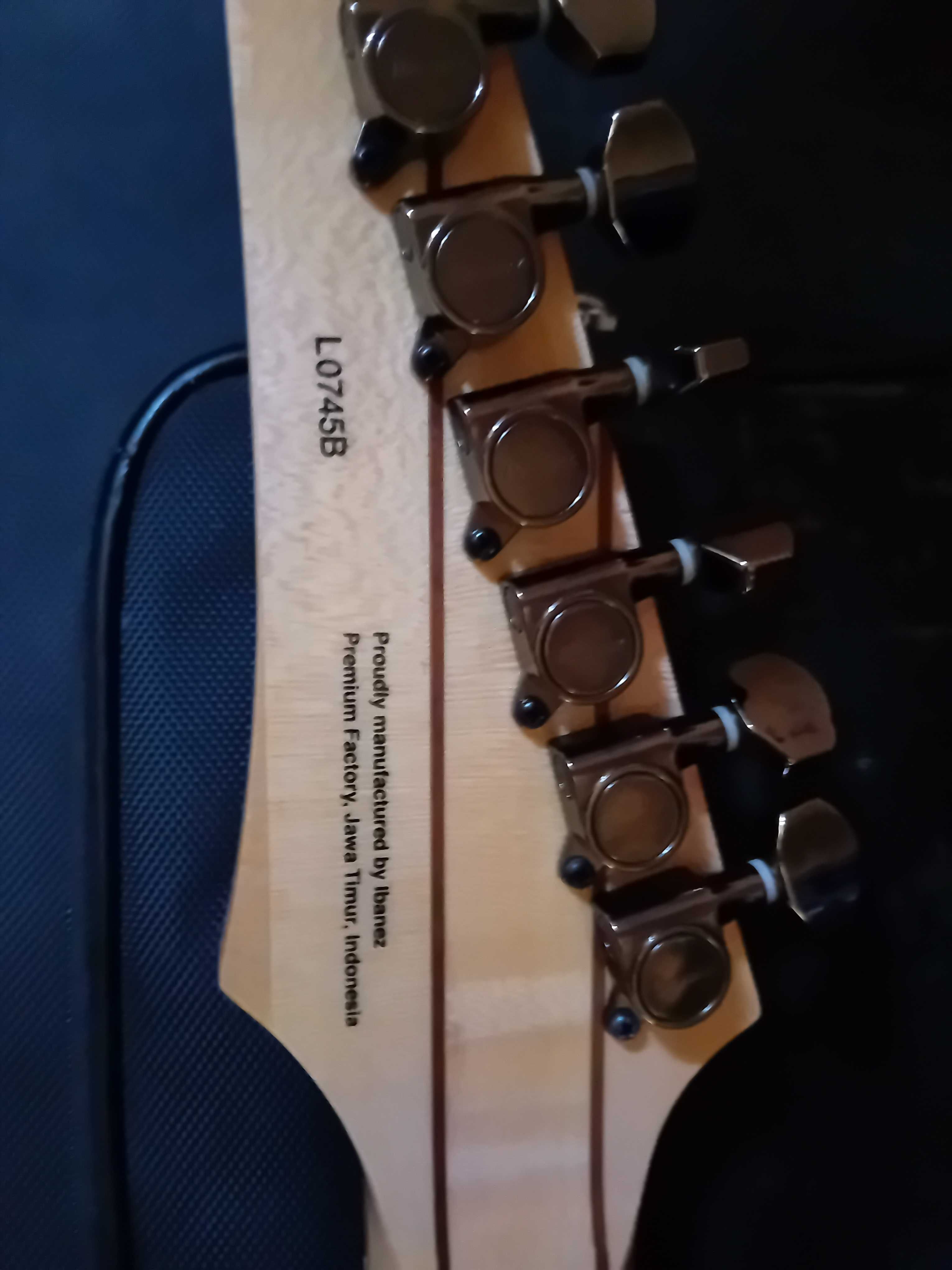 Guitarrar Elétrica Ibanez RG870QMZ (usada) e Estojo