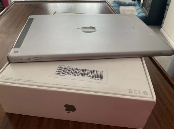 iPad Wi-Fi + Celular 32GB