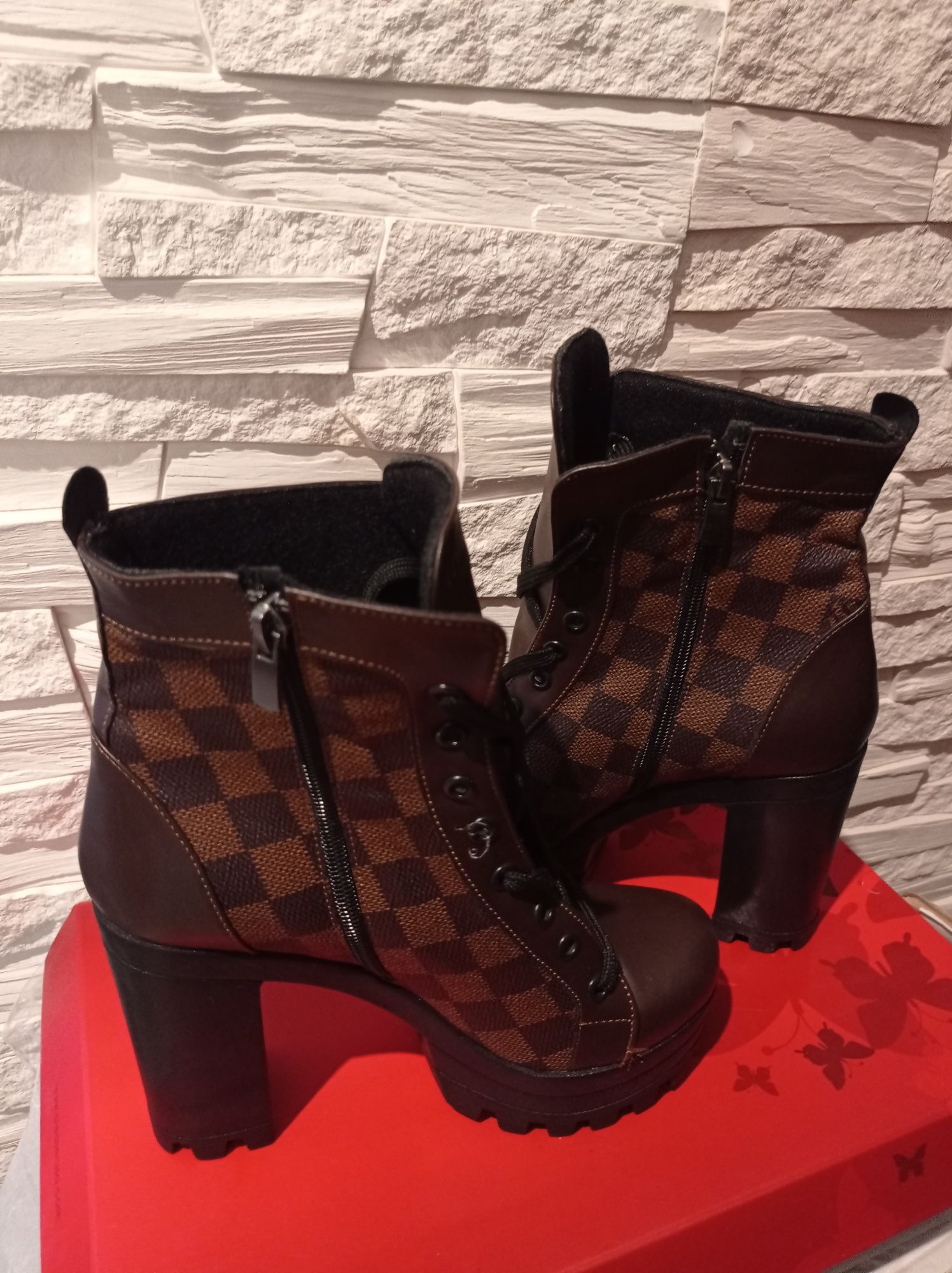 Botki na platformie/obcasie Louis Vuitton 36,37 przejściowe