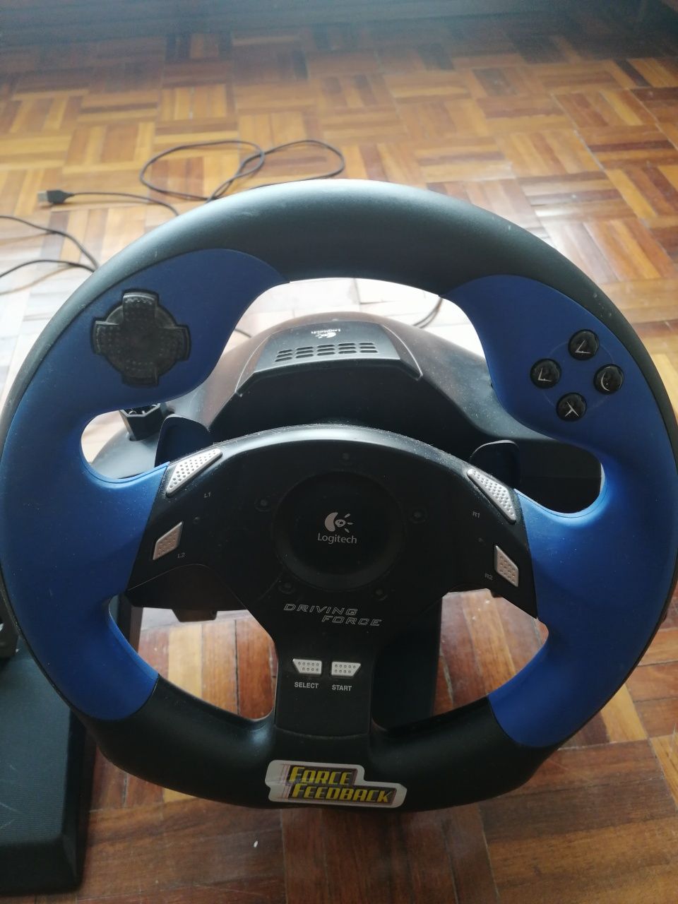 Volante Logitech para PC ou PlayStation