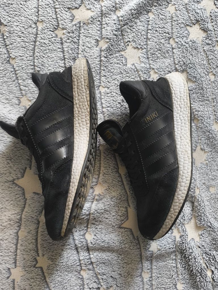 кровітка adidas iniki
