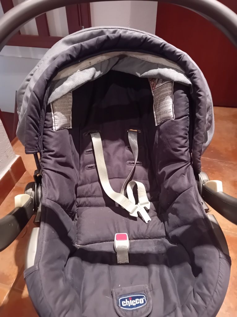 Ovo de bebe activ3 chicco com base isofix