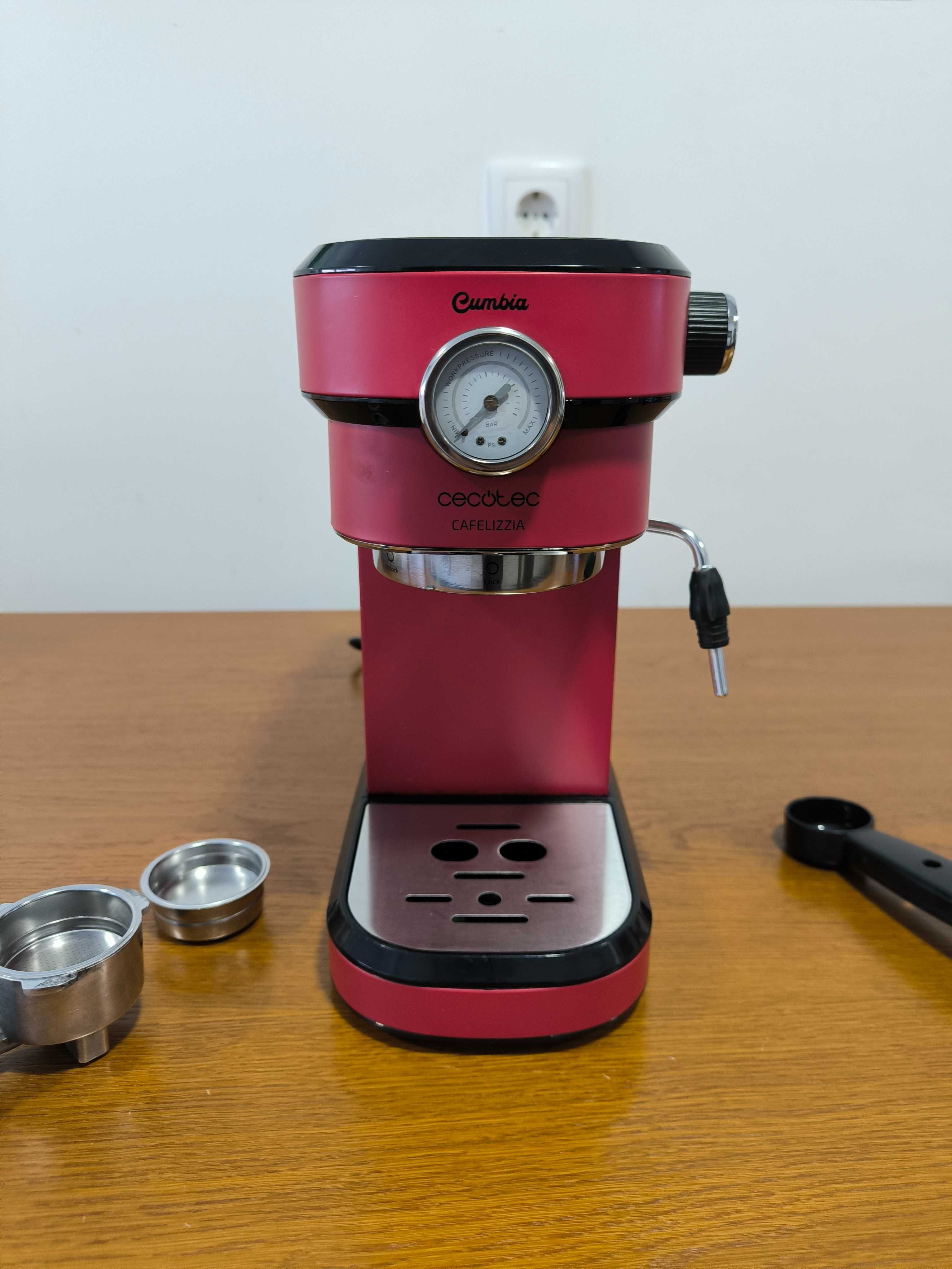 Máquina de Café Manual CECOTEC Cafelizzia790 Pro (20 bar - Café moído)