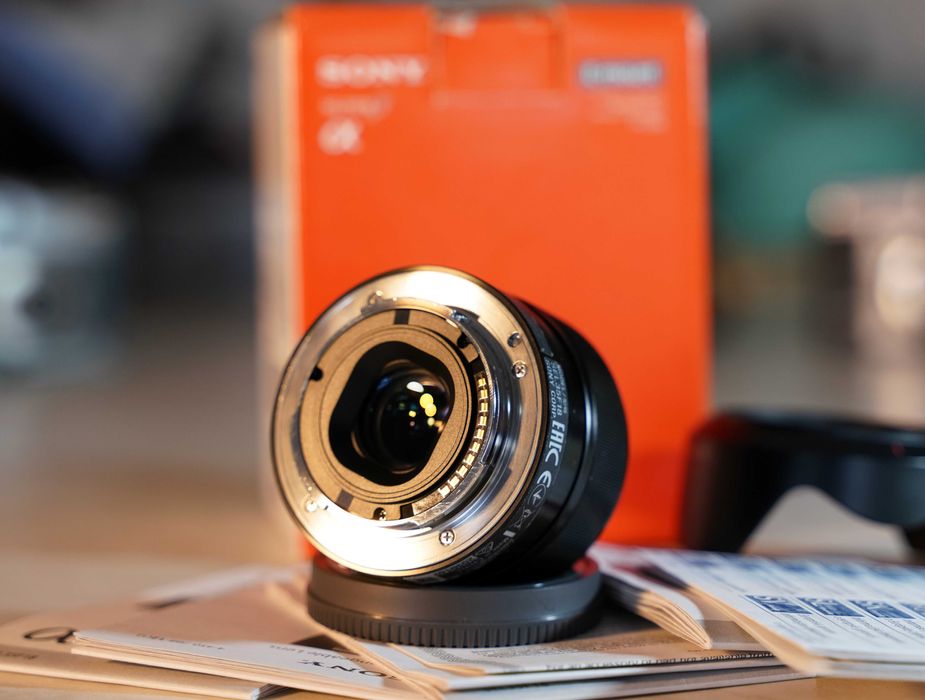 Продам Sony SEL35F18