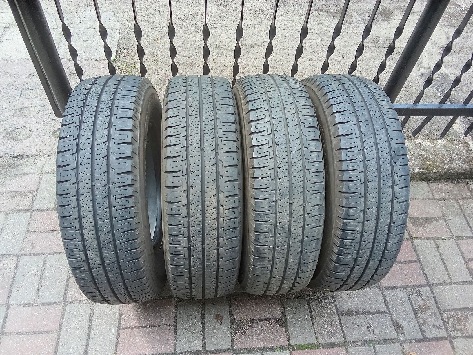 4szt NIE NAPRAWIANE 225/75R16C, Michelin, 8 mm