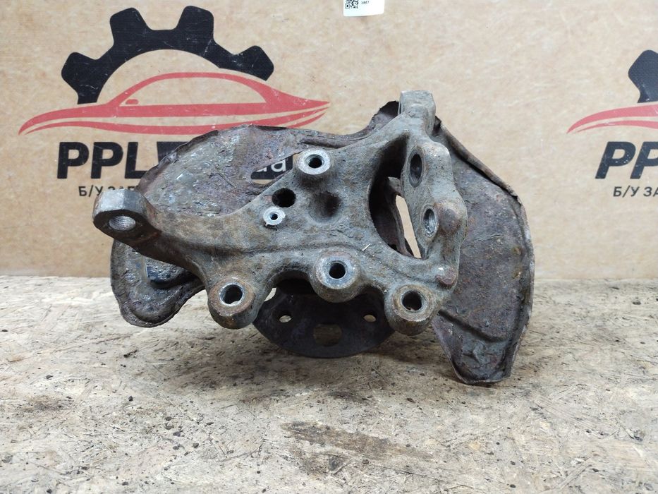 Mercedes C W203 00-07 Поворотный кулак передний левый цапфа ступица