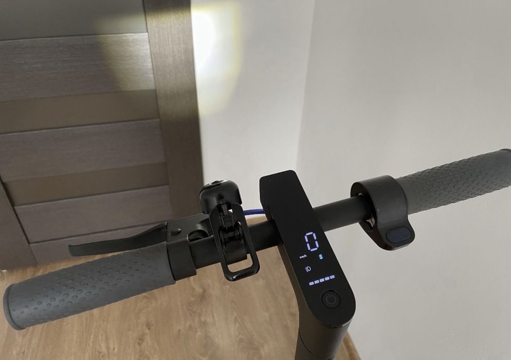 Hulajnoga Mi Eletric Scooter 3 model DDHBX24NEB