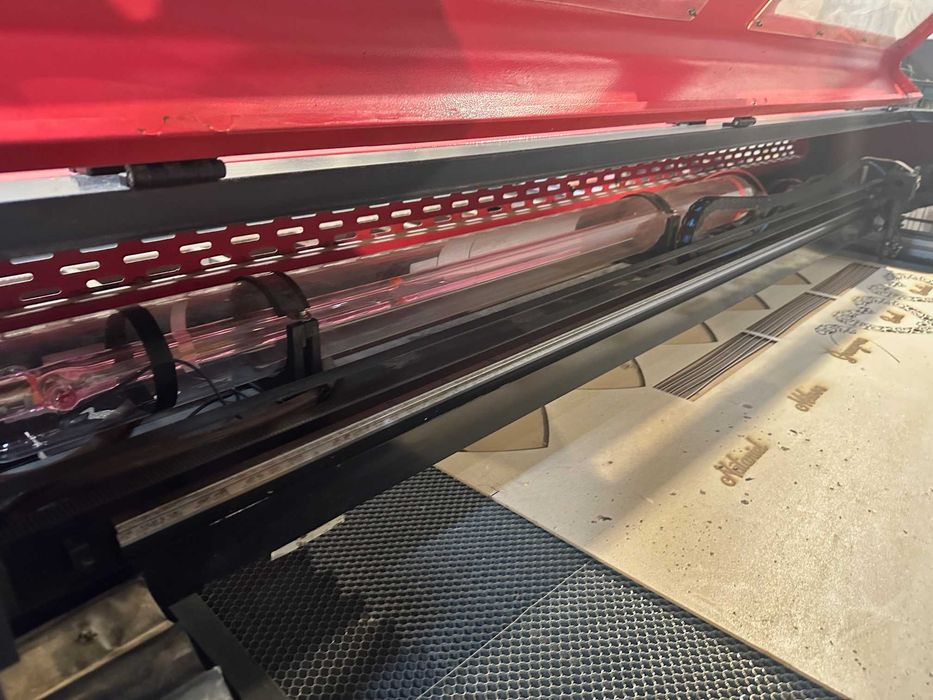 Ploter laserowy Kartier co2 - Laser 90W model  P 160x260 + chiller