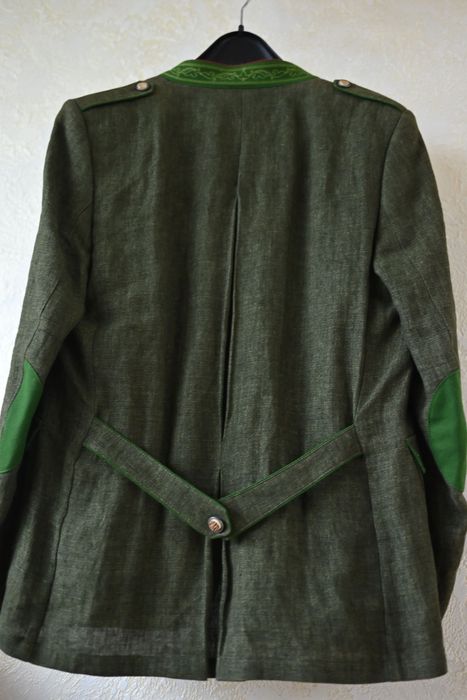Чоловічий льняний піджак, зроблений в Австрії (розмір L)
