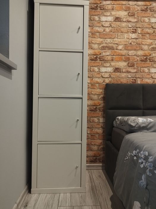 Regał Ikea kallax z wkładami polki