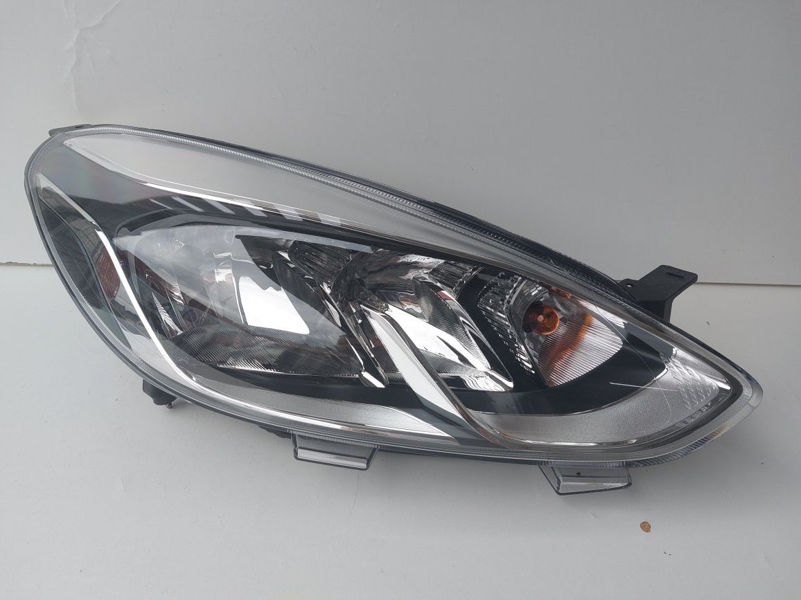 Lampa przednia prawa Ford Fiesta Mk8 Europa