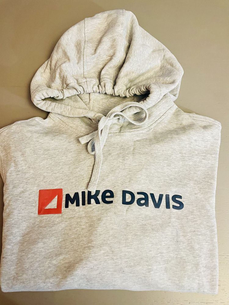 Sweatshirt com capuz, da Mike Davis, tamanho M, arrumada sem uso.