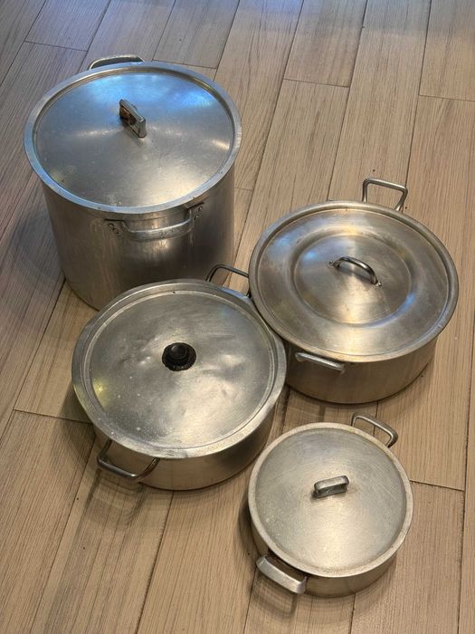 Panela de 25 cm de diâmetro em aço