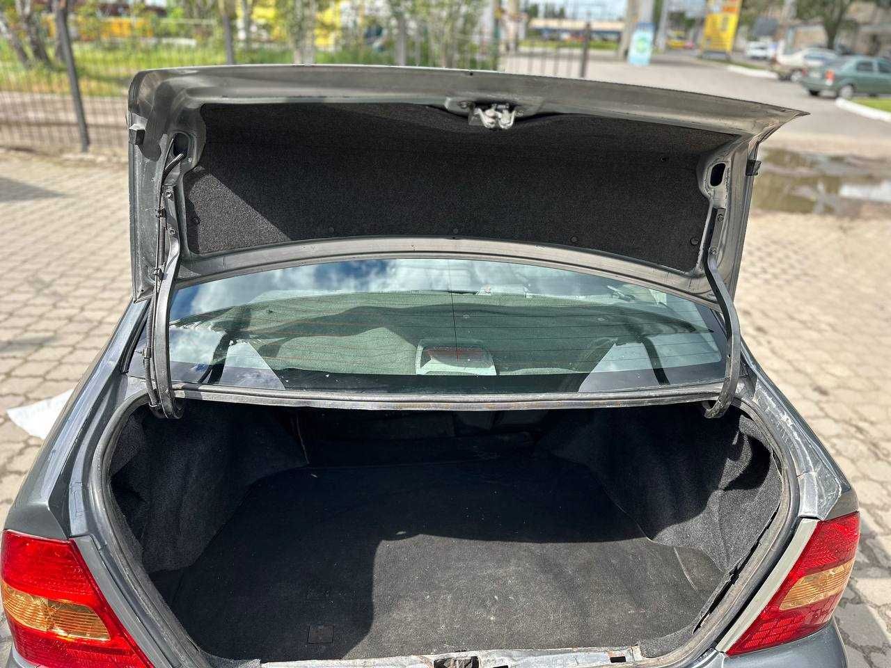 Toyota Corolla 1.4 механика 2004 год