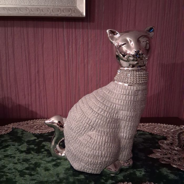 Dwie figurki kotów z cyrkoniami