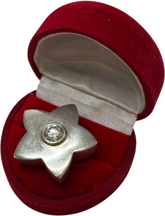 Śliczna, srebrna zawieszka 12,9G/P.925