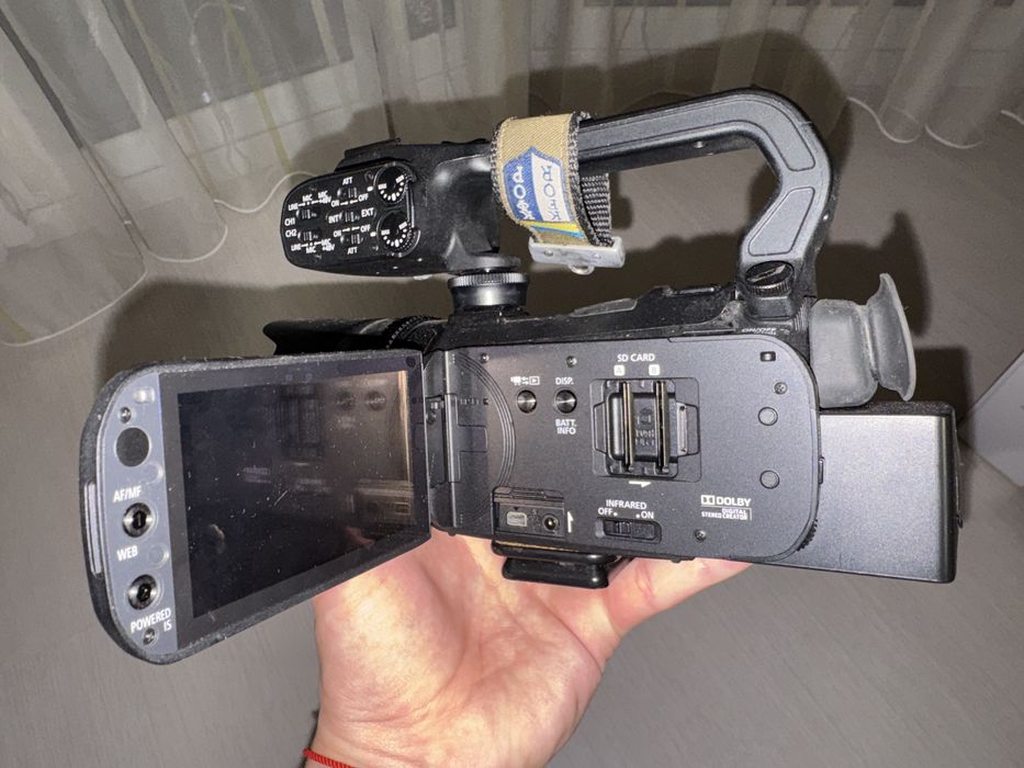 Видеокамера Canon XA10