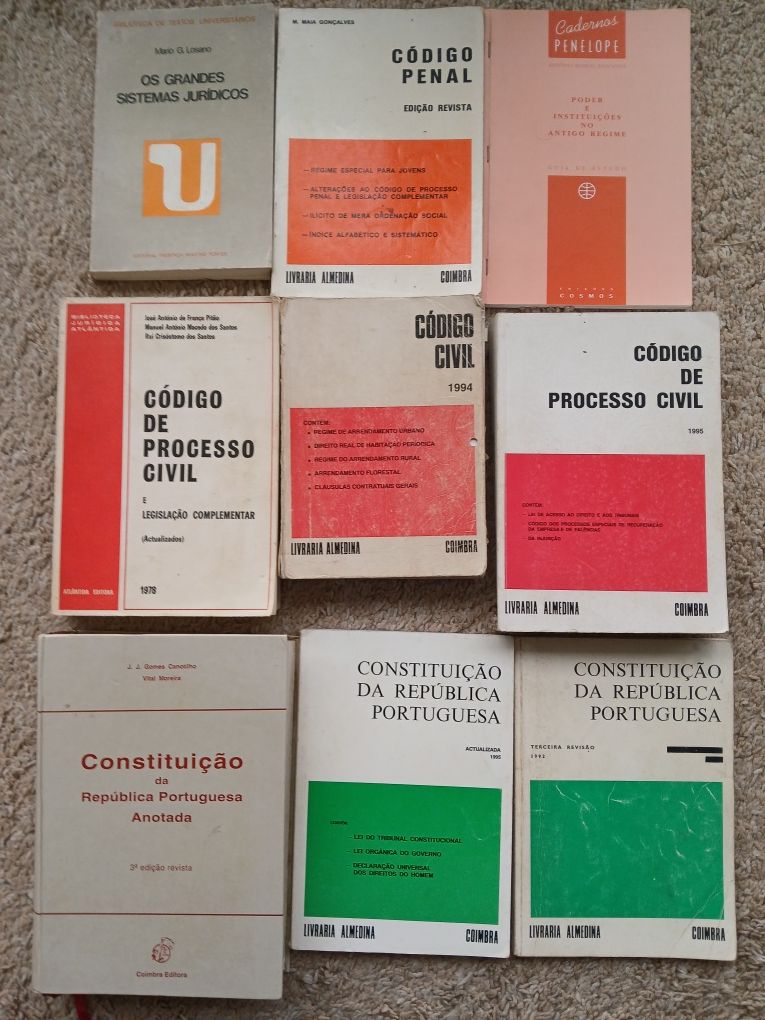 Lote de livros de direito