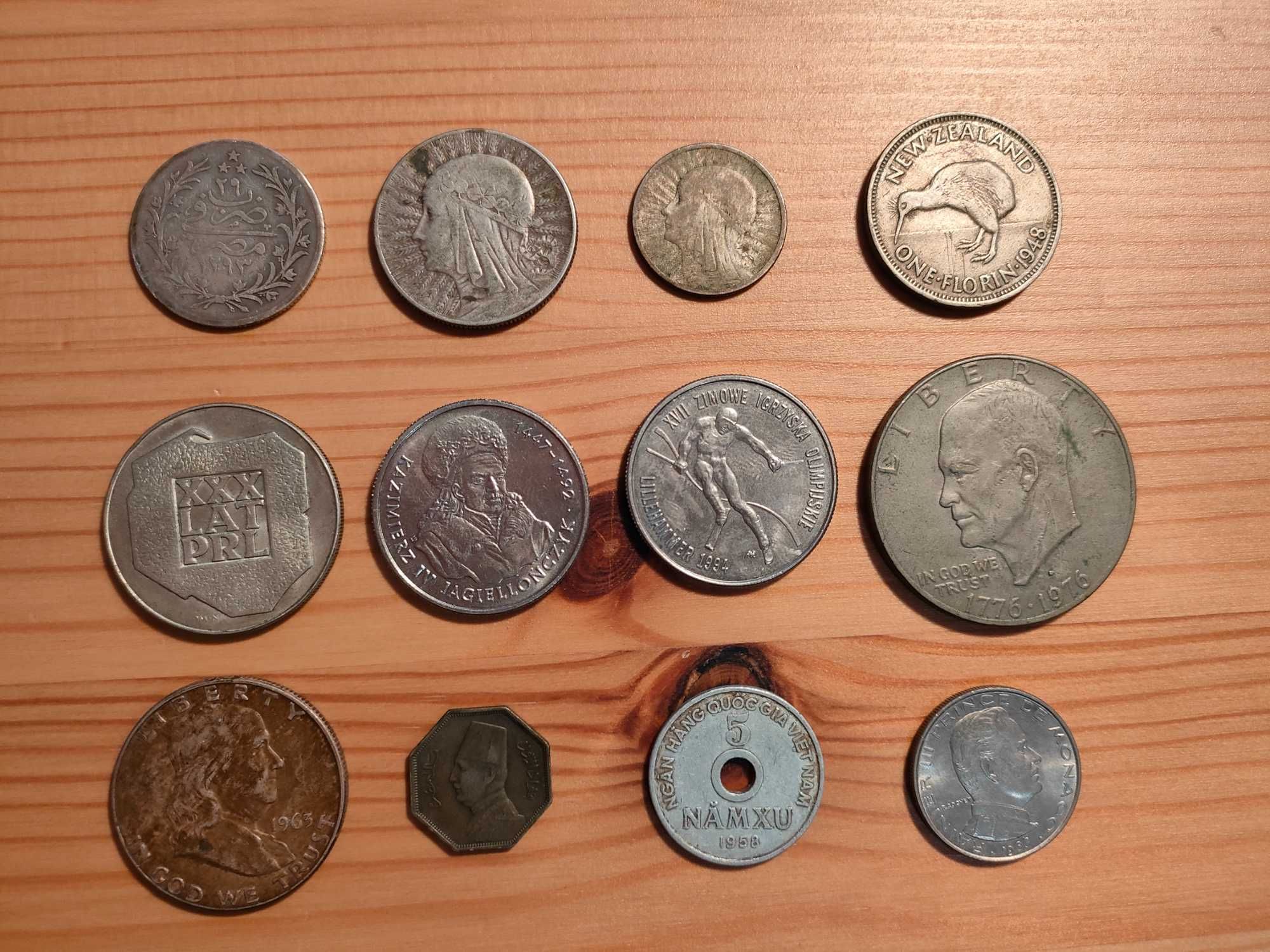 Duża kolekcja 257 monet i banknotów z Polski i całego świata