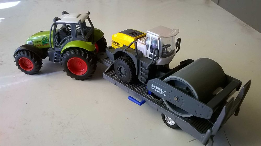 ciągnik, traktor rolniczy z przyczepą lawetą + walec drogowy