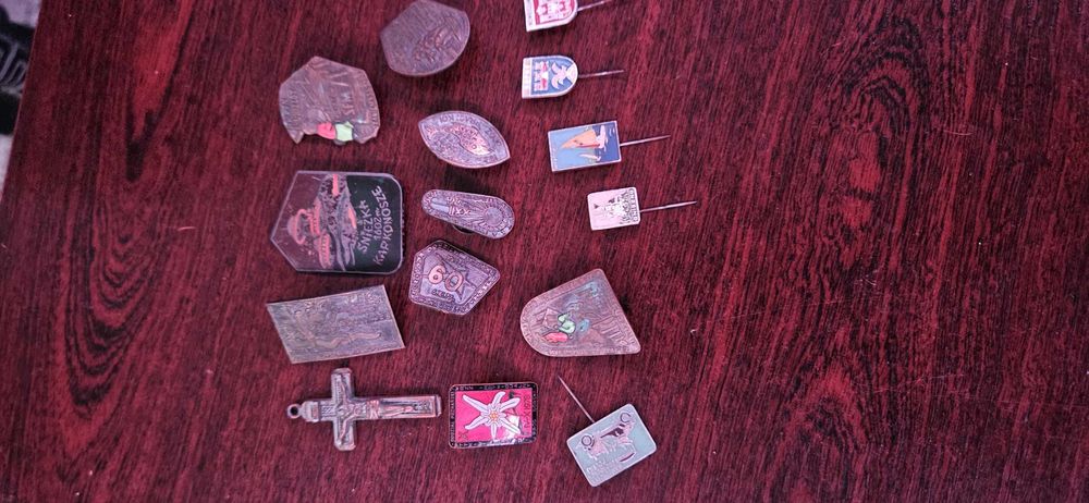 Odznaczenia wojskowe 200 zł calosc