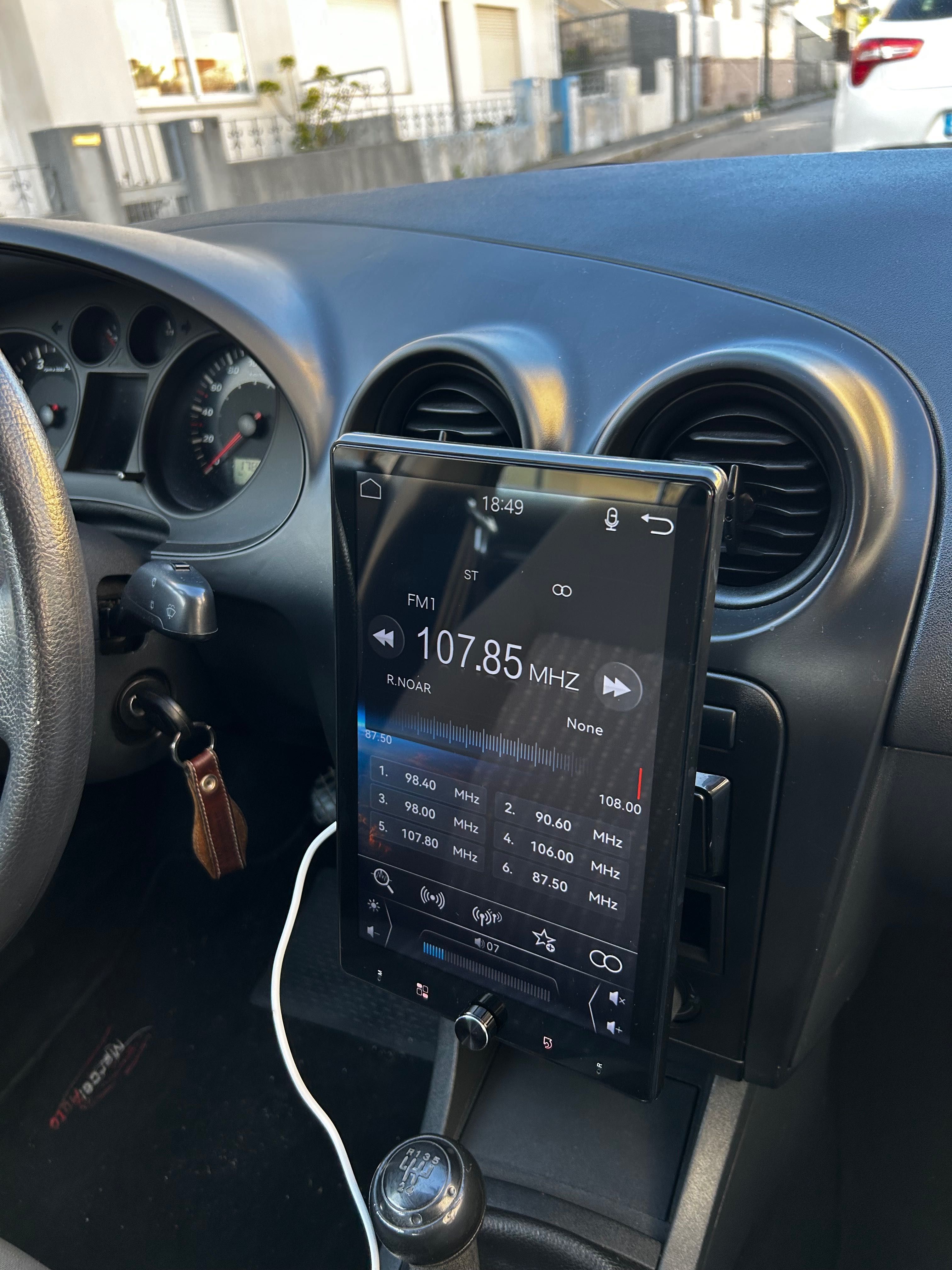 AutoRádio 1 DIN Universal estilo tesla Android AUTO/CarPlay  NOVO