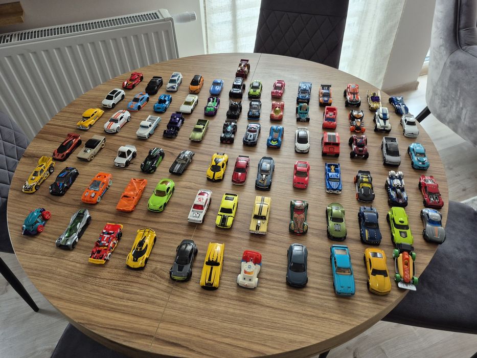 54 autka Hot Wheels - OKAZJA!!! Auta Hotwels