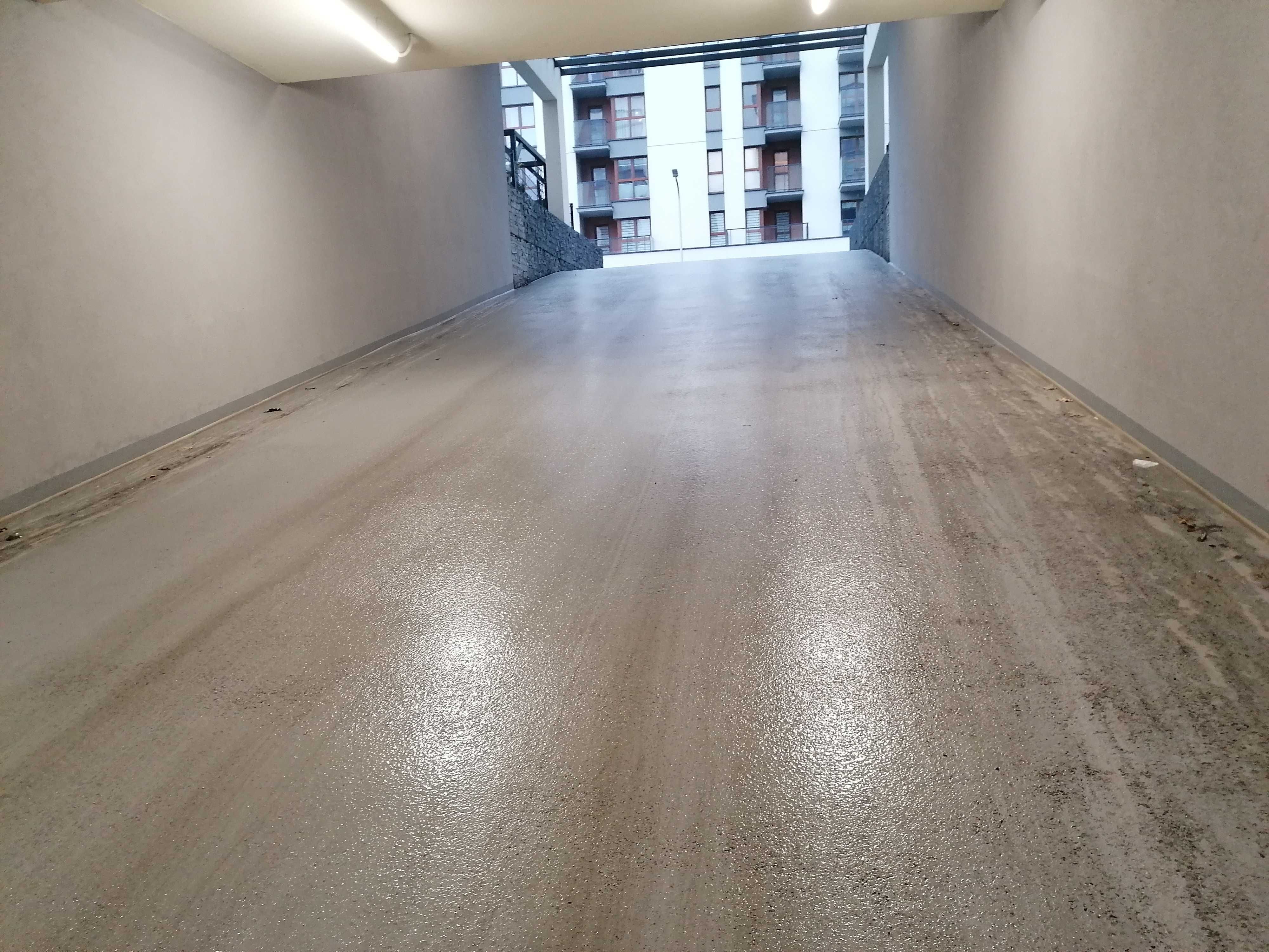 Miejsce postojowe w garażu podziemnym Wrocławska 53F,C 10min.do Rynku