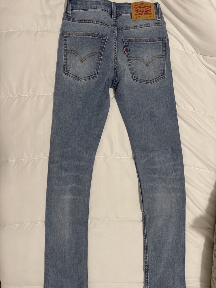 Calcas marca Levis strauss 510 . 10 anos
