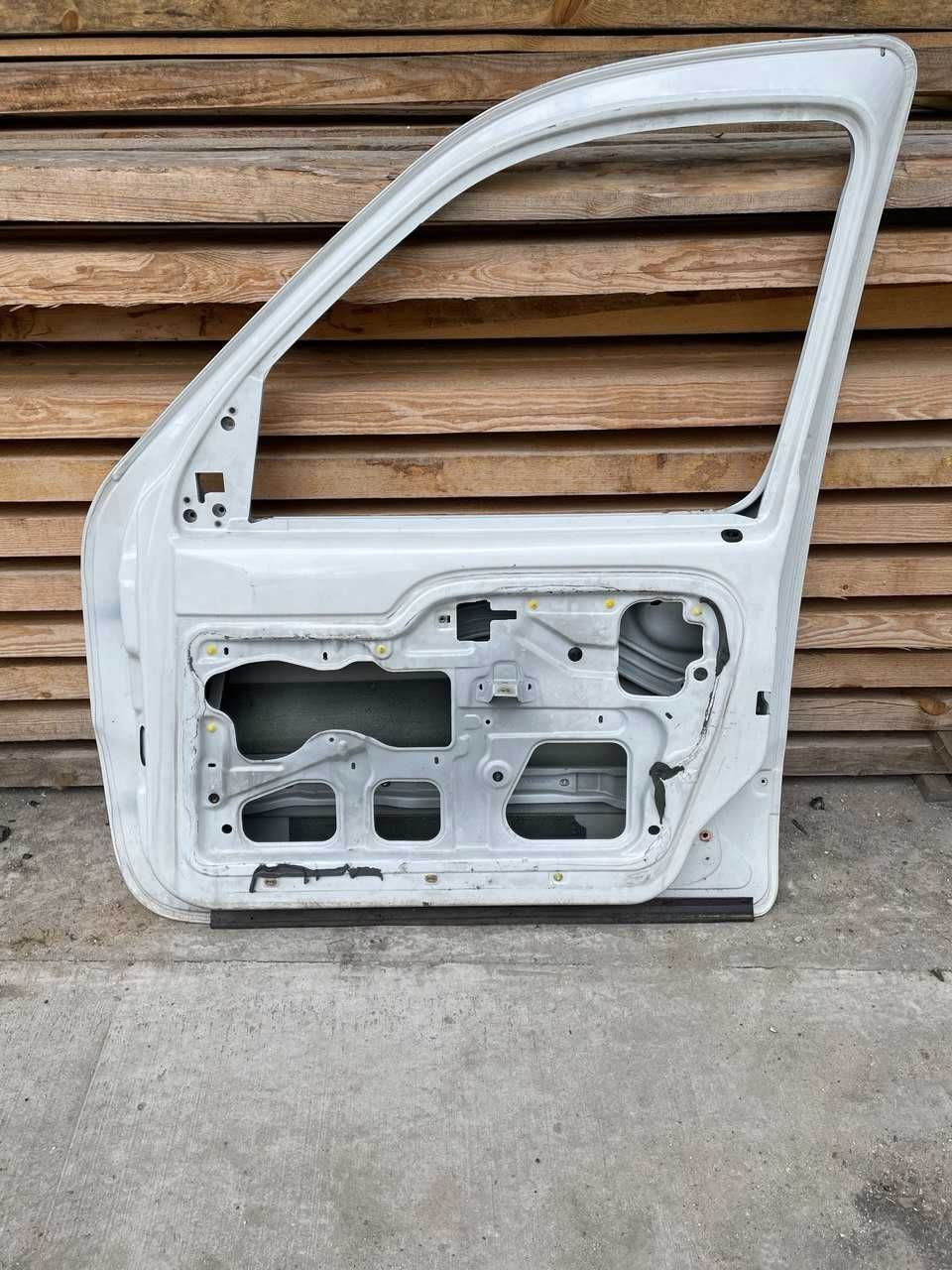 Двері RENAULT Kangoo.