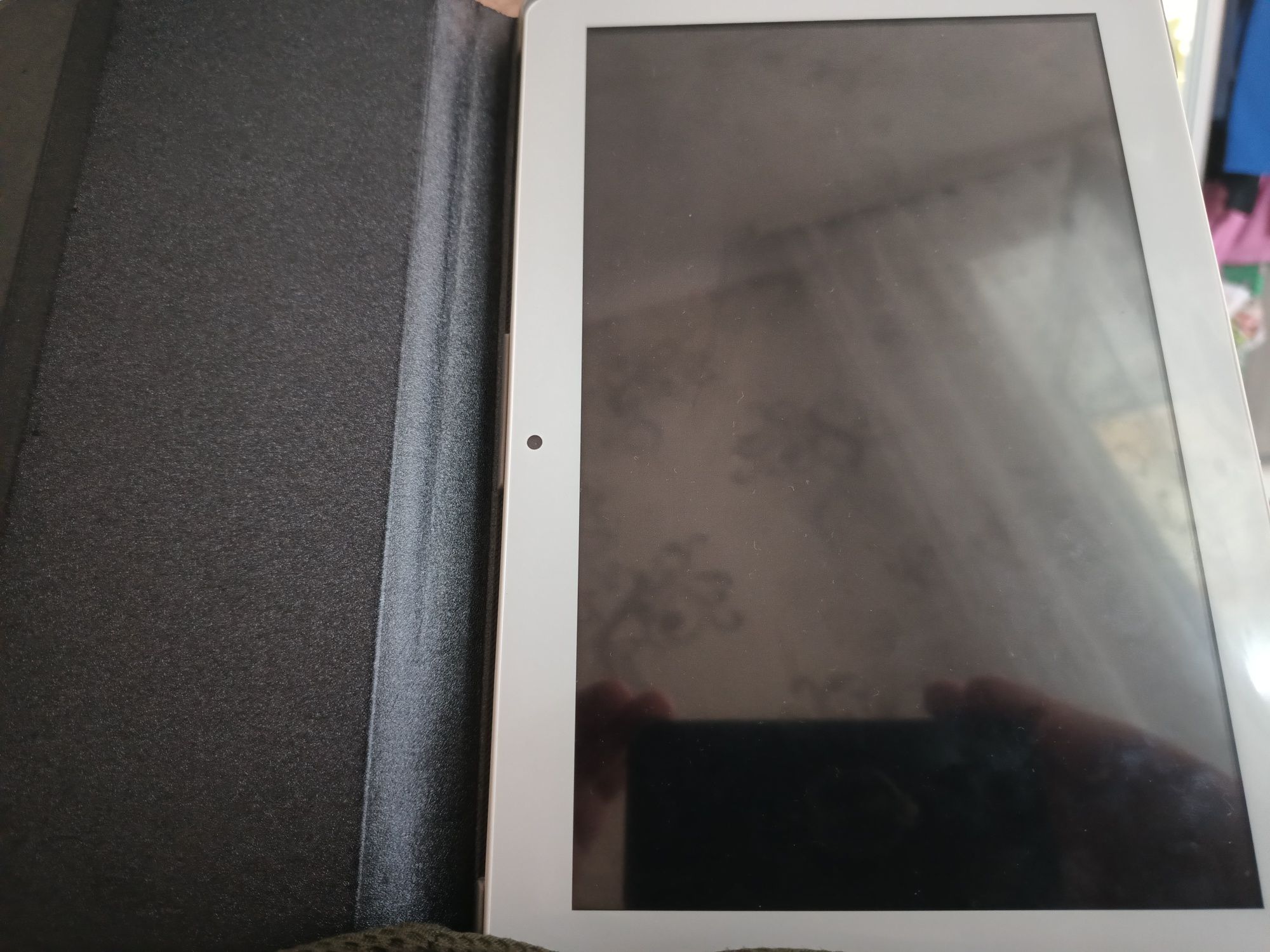Планшет Meberry 10.1 Inch IPS Screen Technology та IPad MC960ll/A