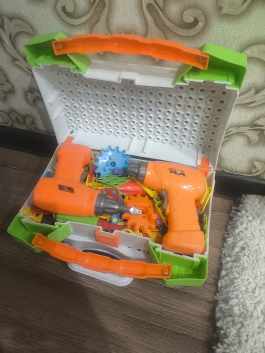 Конструктор з електровикрутками