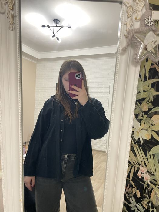 В обяві 2 рубашки та дубленка на весну