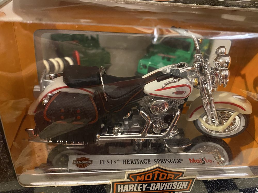 FLSTS Heritage Springer Harley Davidson Maisto 1:18