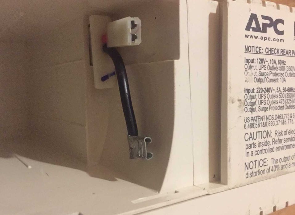 Джерело безперебійного живлення UPS APC 500cs