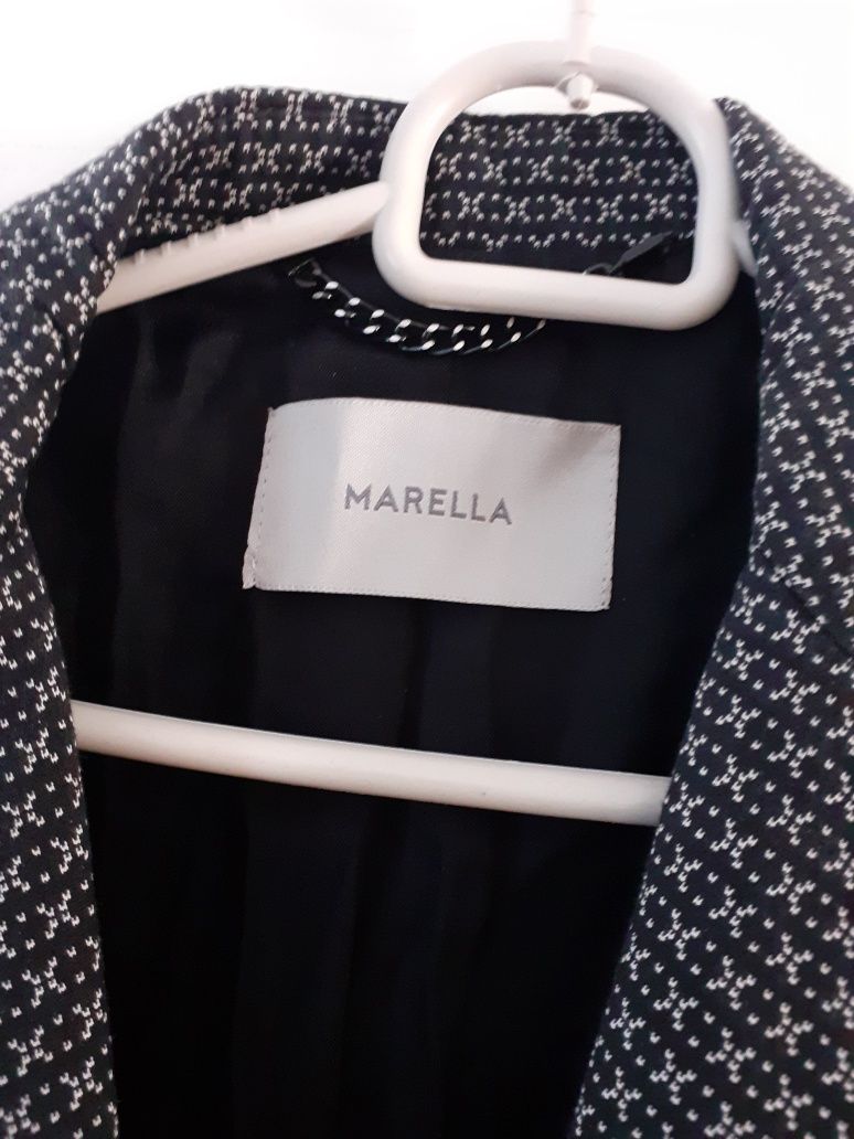 Żakiet firmy Marella