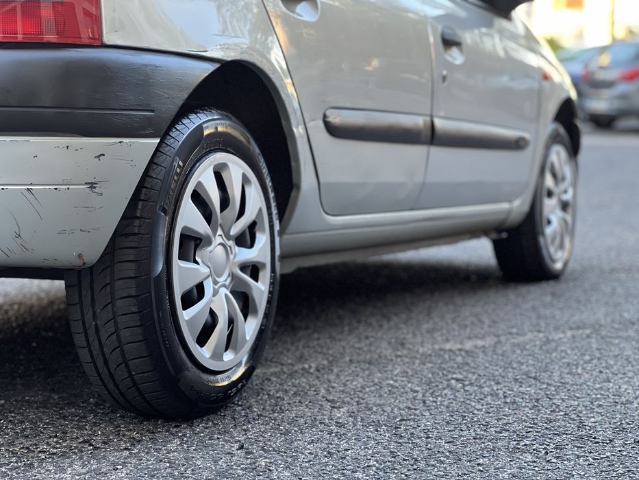 Renault Clio 1.4 A/C - 98