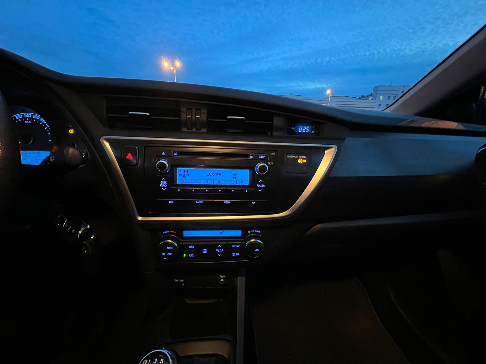 Toyota auris 2014  Авто під виплату з першим внеском 15%