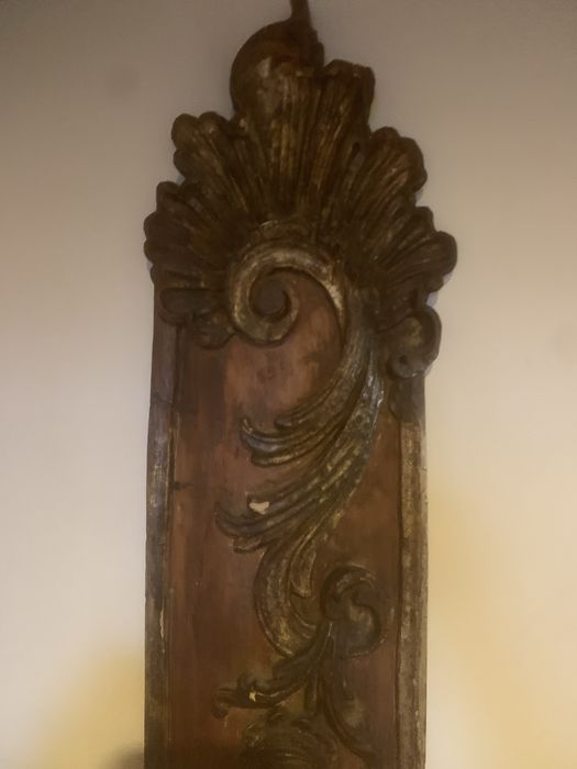 Talha escupida em madeira