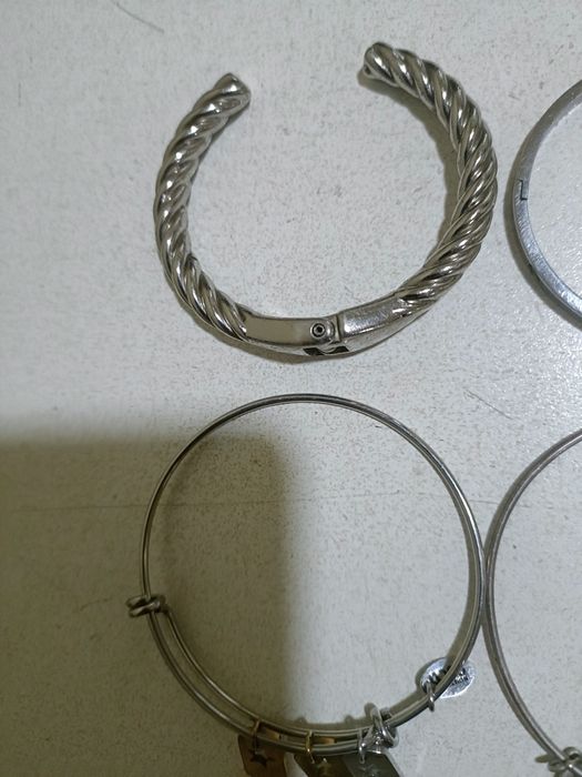 Lote 8 pulseiras de senhora