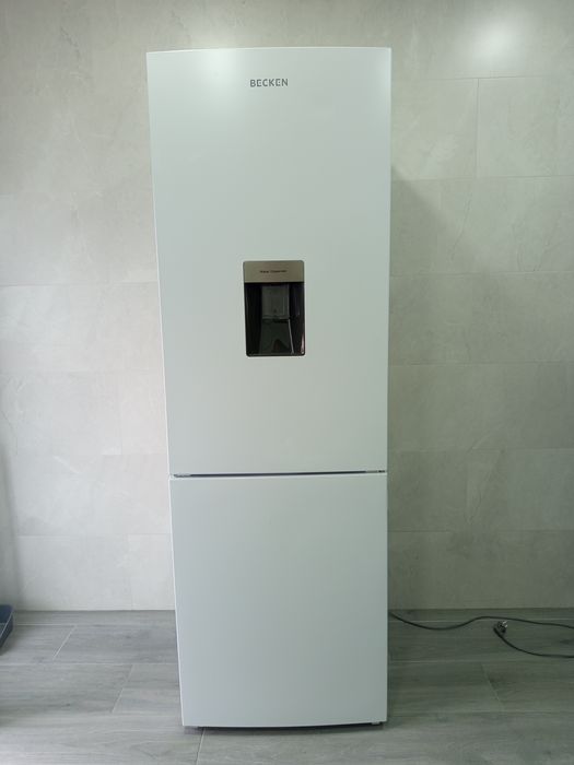 Frigorífico becken com dispensador de água