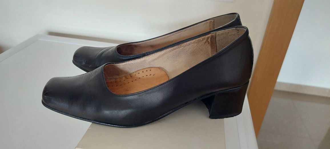 Sapatos traje académico tamanho 35