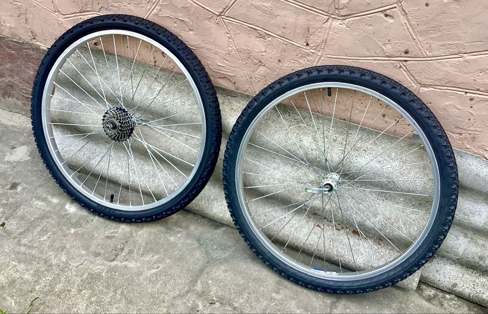 рама вилка Motobecane.retro70х есть несколько. велорезина и другое..