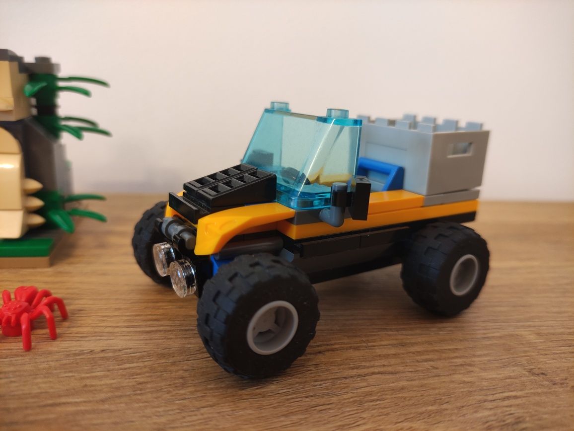 LEGO City 60159 - Misja półgąsienicowej terenówki