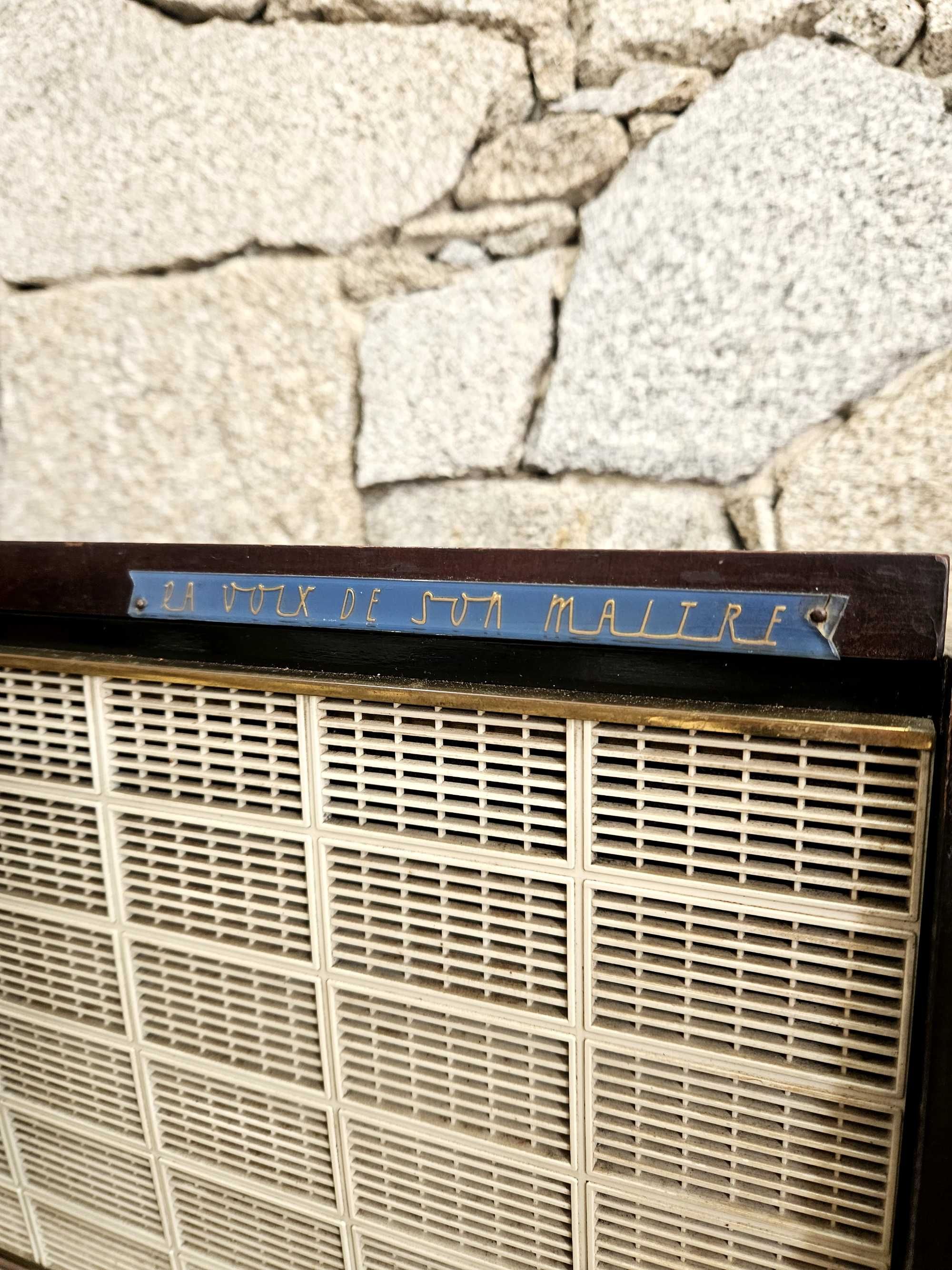 Rádio La Voix de Son Maitre