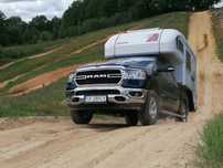 Dodge RAM 1500  BigHorn 3.6 L eTorque, crew cab, kamper 4x4, kabina Tischer Trail 250
