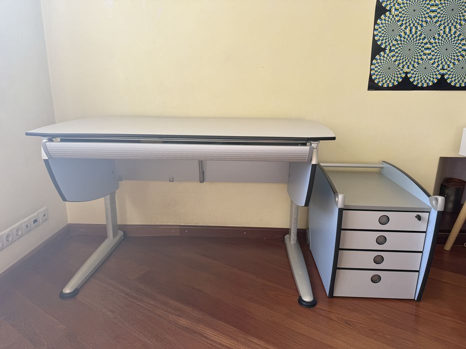 Парта mall яка зростає з дитиною