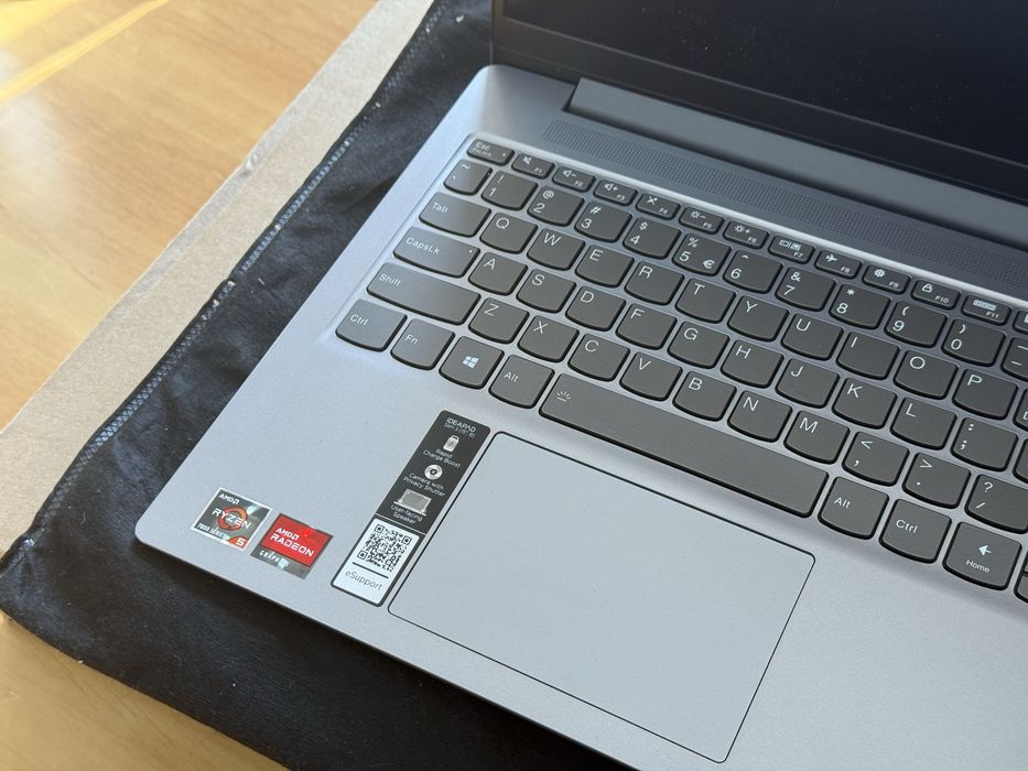 Laptop Lenovo IdeaPad Slim 3 | Ryzen 5 7520U 16GB